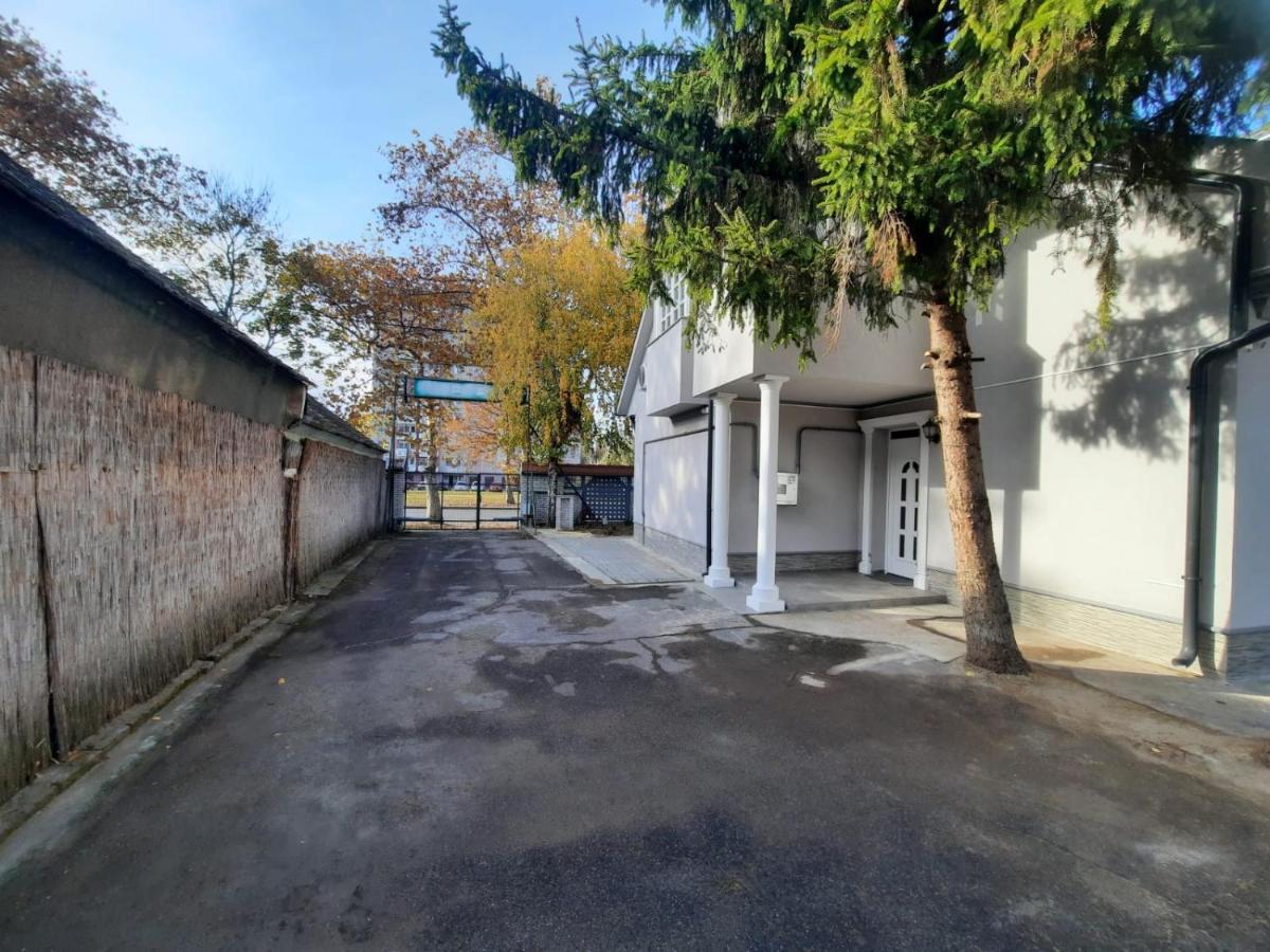 Borostyan Panzio Bed & Breakfast Дебрецен Екстериор снимка