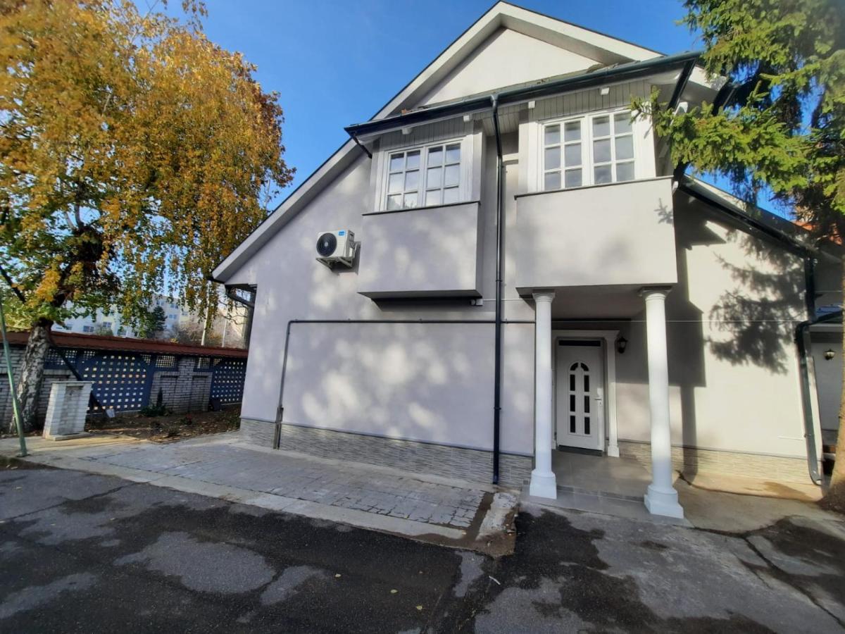 Borostyan Panzio Bed & Breakfast Дебрецен Екстериор снимка