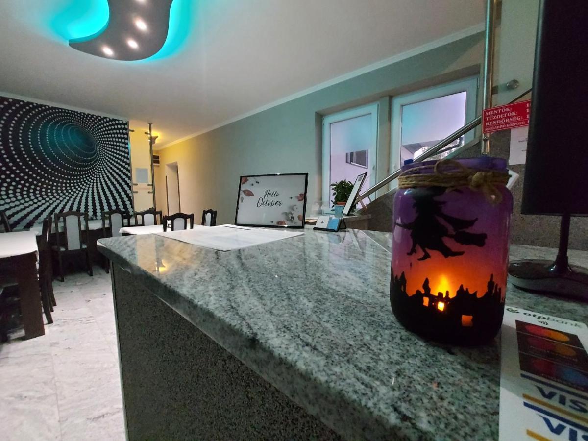Borostyan Panzio Bed & Breakfast Дебрецен Екстериор снимка