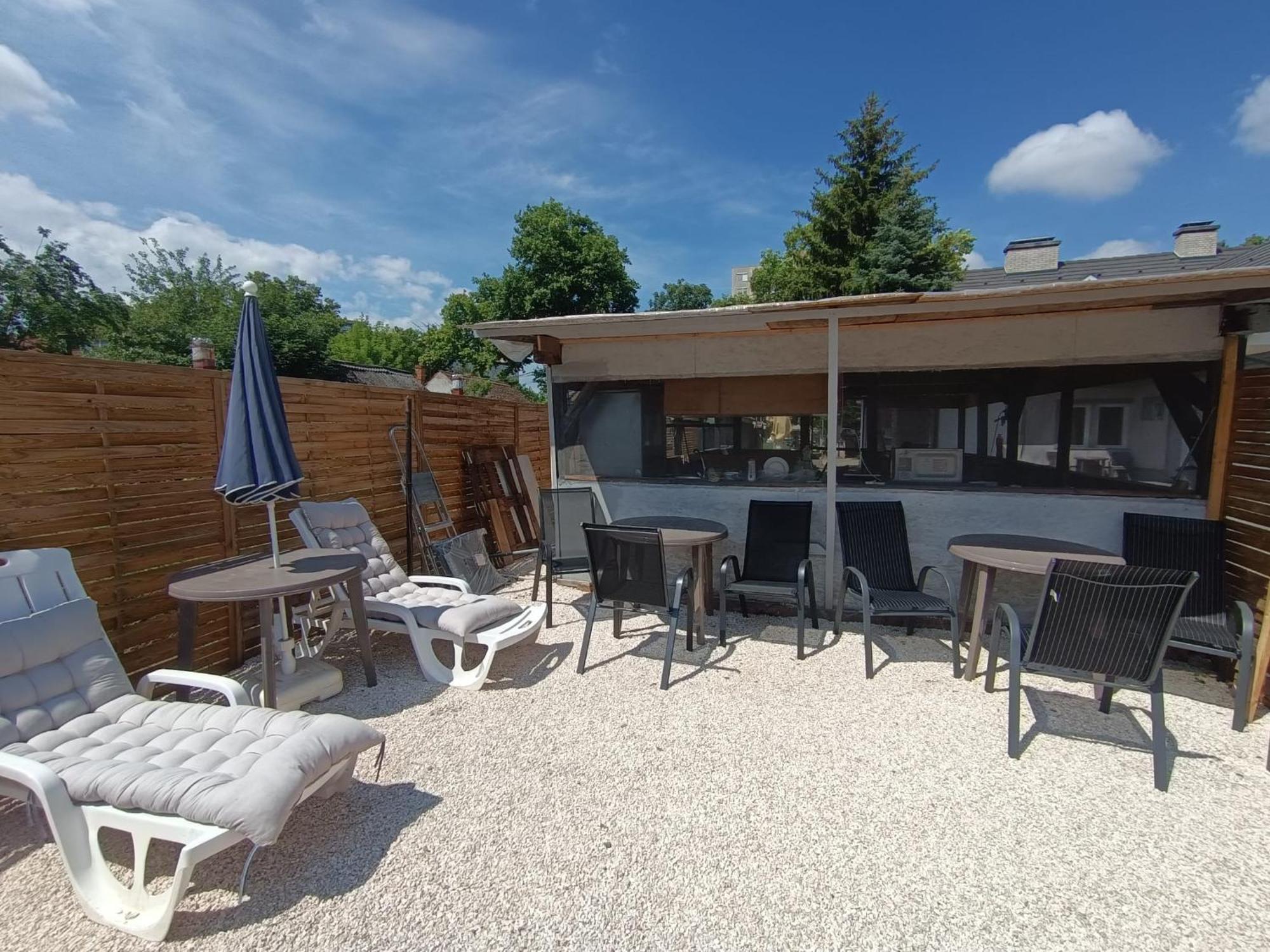 Borostyan Panzio Bed & Breakfast Дебрецен Екстериор снимка